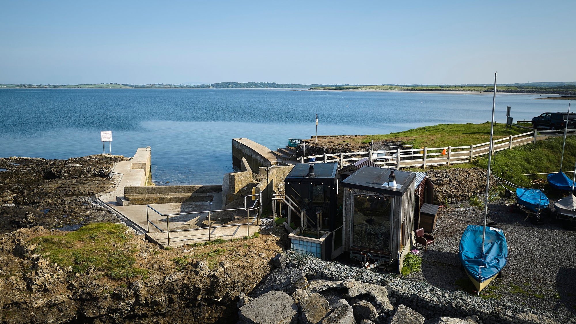 Outdoor sauna approach