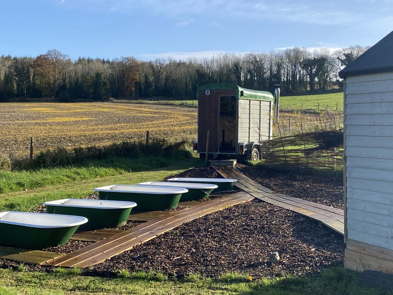 Hot Rocks countryside atmosphere